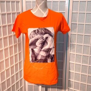Telma orange tshirt with chain and bling 4957